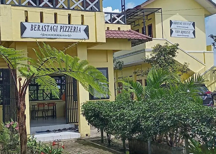 Berastagi Mountain View Homestay & Pizzeria
